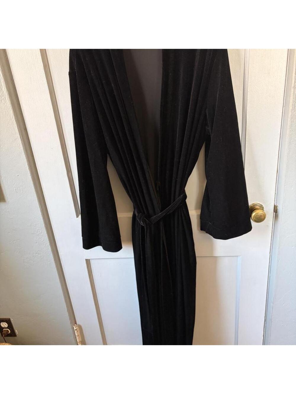 ★ VTG 80s DIAMOND TEA NEIMAN MARCUS BLACK VELVET ROBE ★